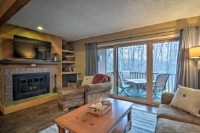 Cozy Bellaire Condo with Balcony - 3 Mi to Skiing!